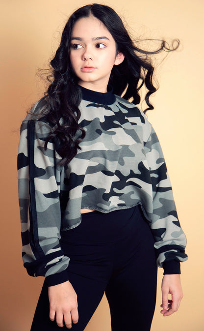 Top corto de cuello alto camuflado